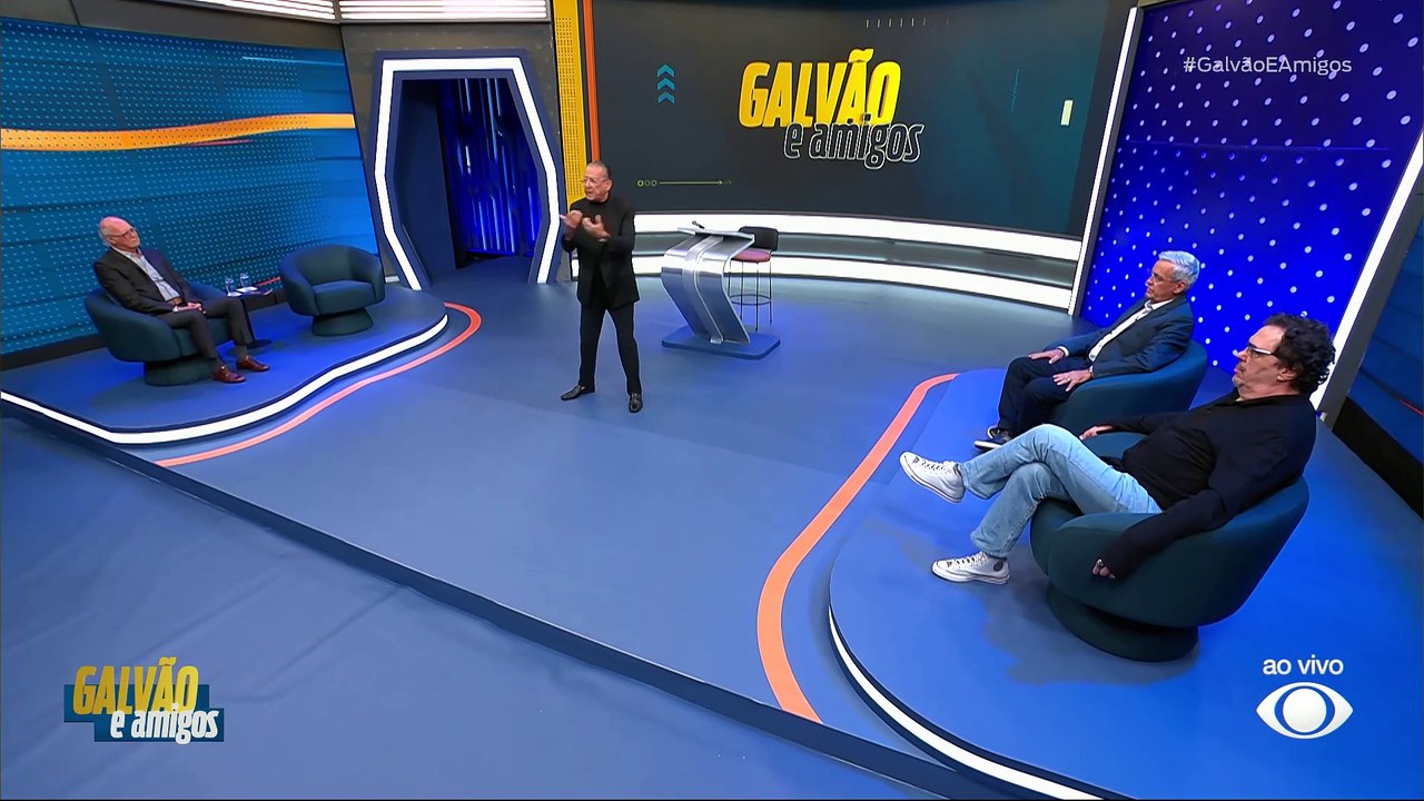 Galvão apresenta Ronaldo e outros amigos em estreia do novo programa