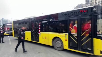 Galatasaraylı taraftarlar Kadıköy'e hareket etti
