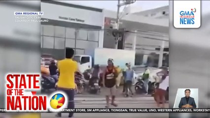 Taxi driver at rider, nagsapakan matapos umanong magkagitgitan sa kalsada | SONA