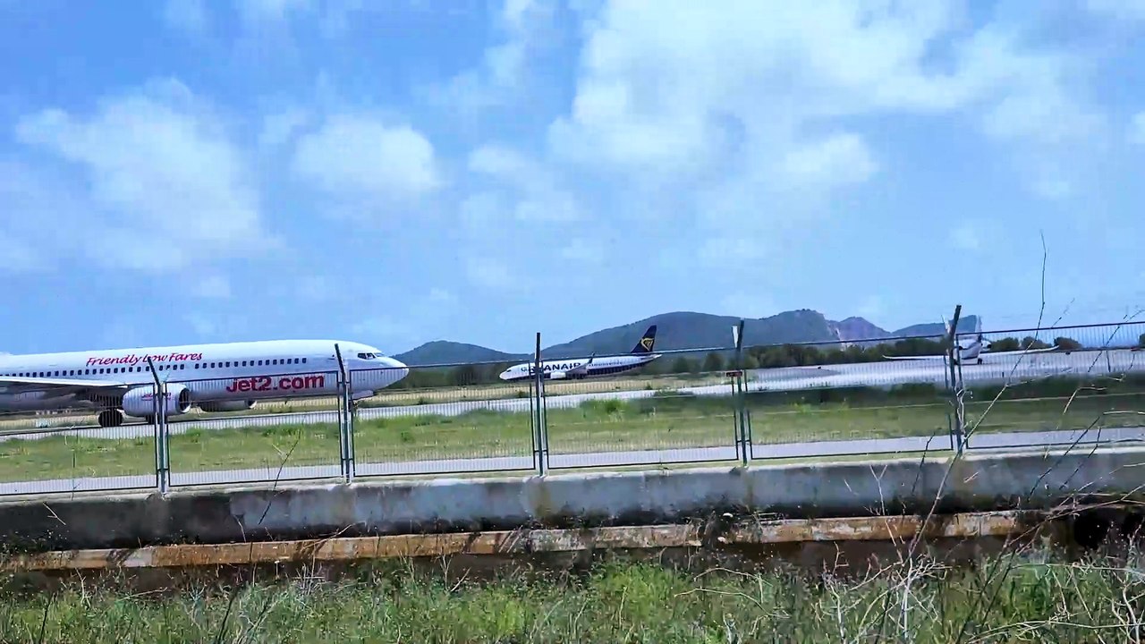 Landing Views: Capturing the Action at Ibiza Airport