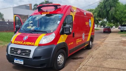 Homem cai de moto na Rua Visconde do Rio Branco e é socorrido pelo Siate