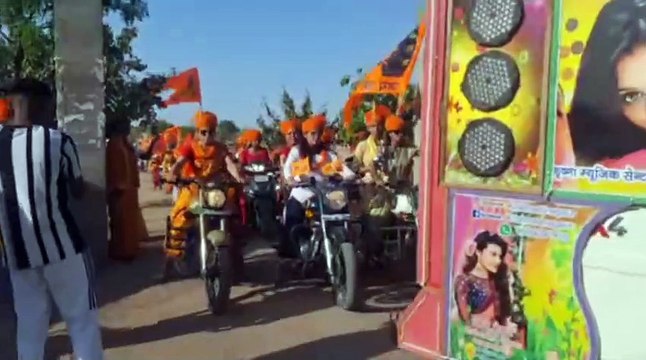 लहराया भगवा ध्वज, गूंजा जय श्रीराम का उद्घोष, बरसे फूल