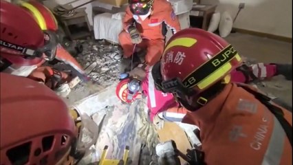 미얀마 강진 발생 닷새 만에 남성 3명 극적 구조돼 / YTN