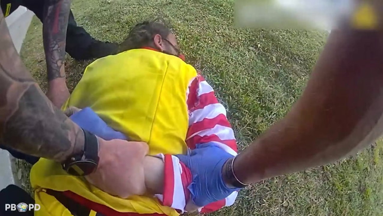 Florida police grapple with clown causing disturbance at mall