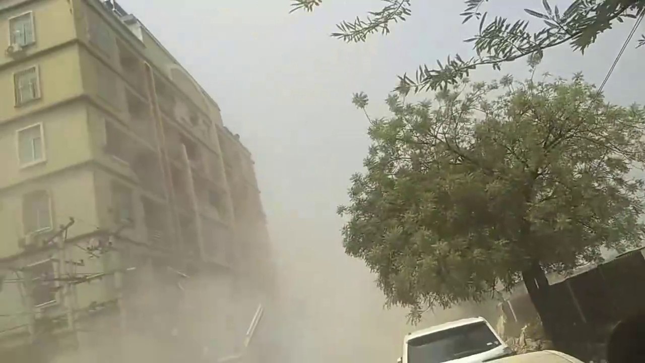 Earthquake in Myanmar, Sky Villa Building falling down