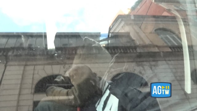 Mark Samson, l'ex fidanzato di Ilaria Sula, portato in carcere: immobile e con la testa china