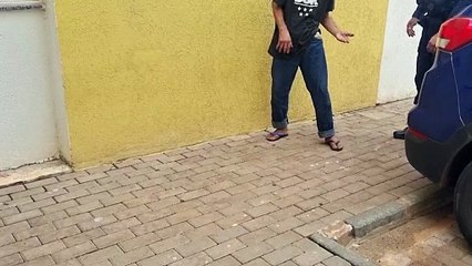 Homem é preso com pedras de crack na Rua Altemar Dutra