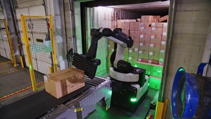 Gap Inc. Revolutionizes Warehouse Unloading with Boston Dynamics' Stretch Robot