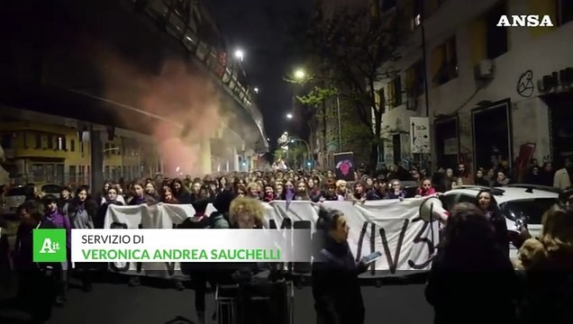 A Roma duemila donne in piazza contro la violenza di genere