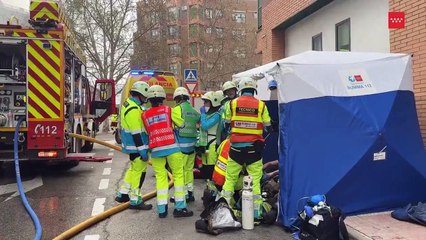 Dois bombeiros morrem em incêndio numa garagem em Madrid. Há feridos