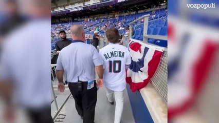 Almeida realiza el primer lanzamiento en el partido de los Miami Marlins vs Mets de Nueva York