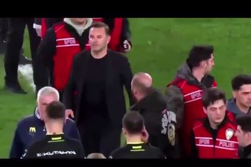 Mourinho tira il naso ad allenatore avversario