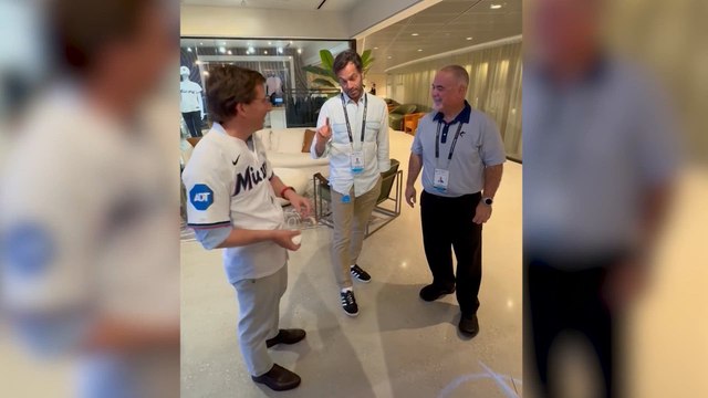 Almeida realiza el primer lanzamiento en el partido de los Miami Marlins vs Mets de Nueva York