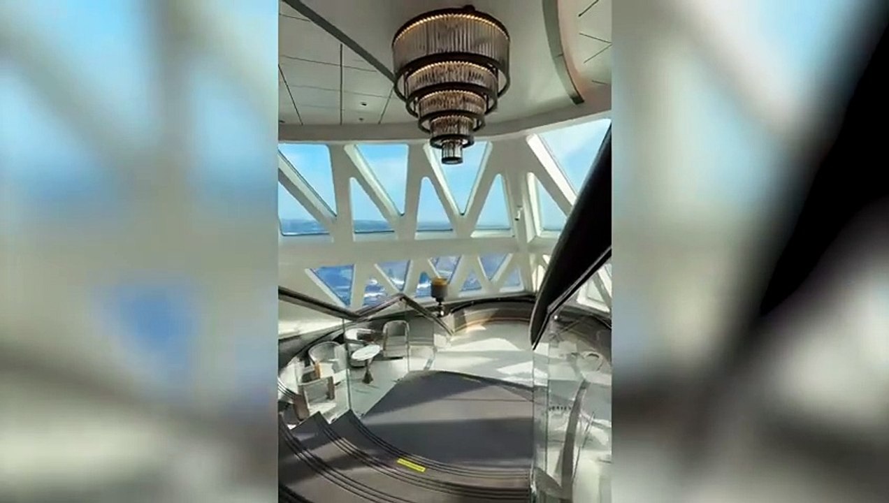 Regardez les images impressionnantes de ces énormes vagues de près de 10 mètres qui ont touché un navire de croisière - VIDEO