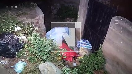 ¡Molestos! Dejan basura en el presunto domicilio del dirigente de K’ara K’ara Evert Quispe