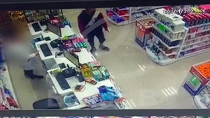 Câmeras flagram roubo a farmácia no Agua Verde; bandidos foram presos
