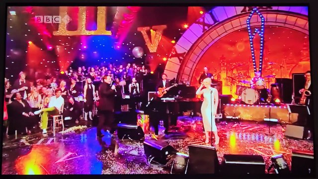 KYLIE MINOGUE - 2 Hearts (Jools Annual Hootenanny 2007)