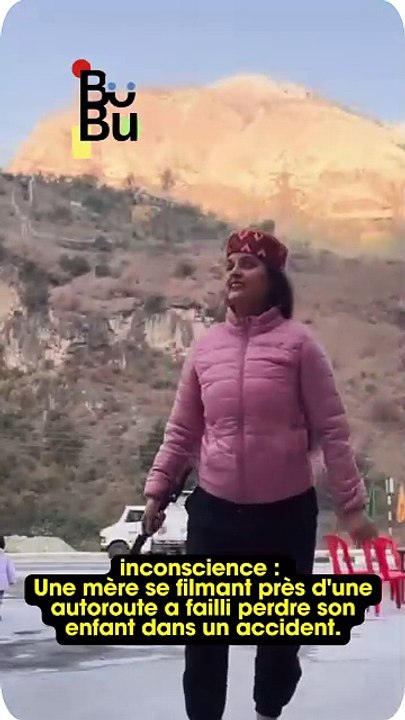 Une mère de famille se filme en dansant lorsque l'un de ses enfants l'avertit que le plus jeune est en danger imminent.