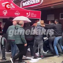 Trabzon'da CHP'nin standına bıçaklı saldırı düzenlendi: 1 yaralı!