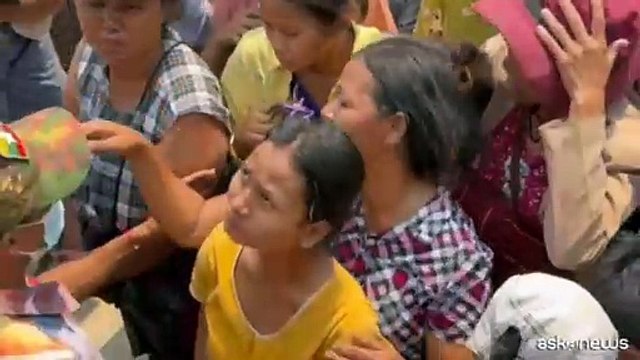 Myanmar, ressa tra gli sfollati per la distribuzione degli aiuti