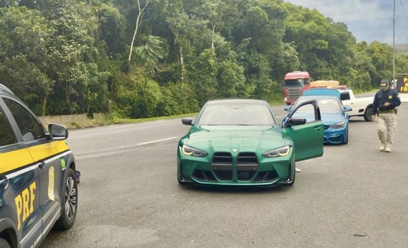 Influenciadores têm BMWs apreendidas após manobras perigosas na BR-101