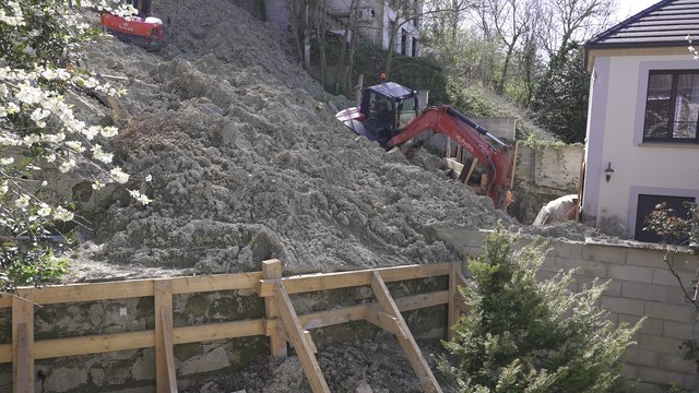 « La terre est rentrée dans mon salon » : le chantier de son voisin s'effondre sur sa maison