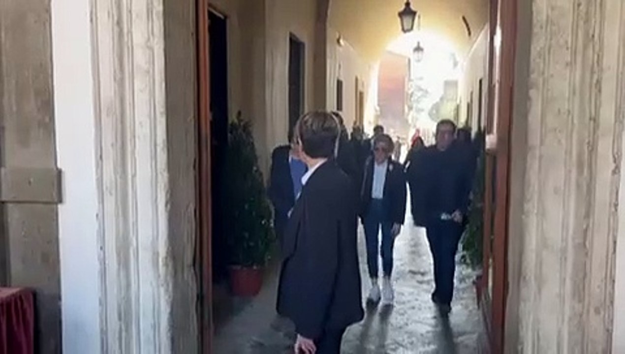 Suor Paola, l'arrivo della Mezzaroma e Enrico Lotito alla camera ardente