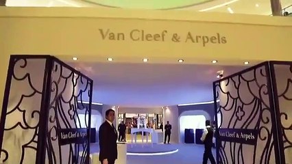 تعرّفي على أجمل ساعات Van Cleef & Arpels المرصعة بالجواهر