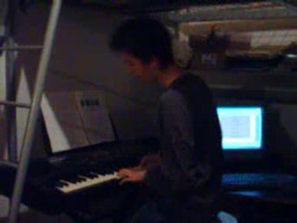 Antoine (Wanna Play) au piano