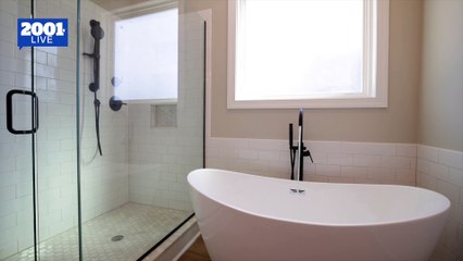 Limpia las puertas de la ducha con este efectivo truco de una experta en limpieza