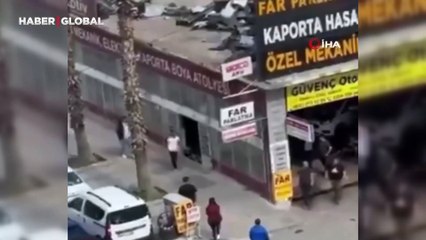 Trafikte tartıştığı sürücünün motosikletine zarar verdi: O anlar kamerada