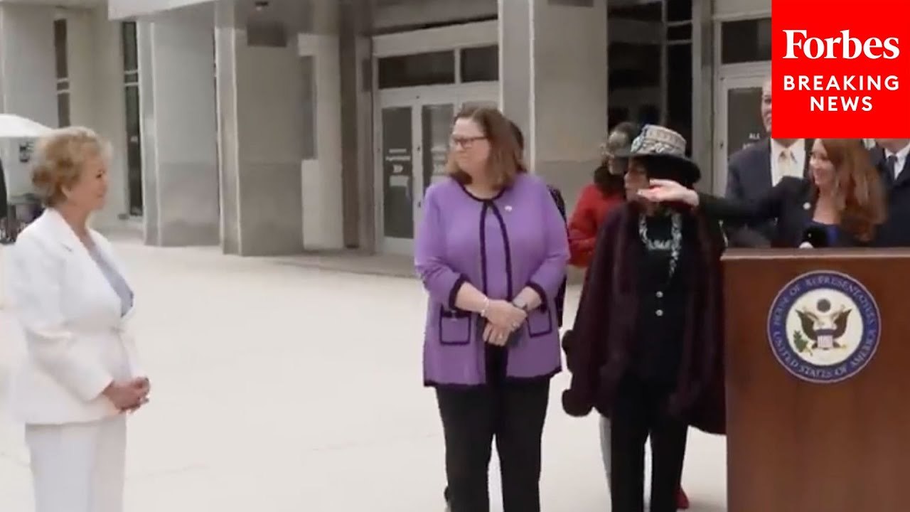 Linda McMahon Unexpectedly Shows Up At House Democrats' Press Briefing Outside DoE