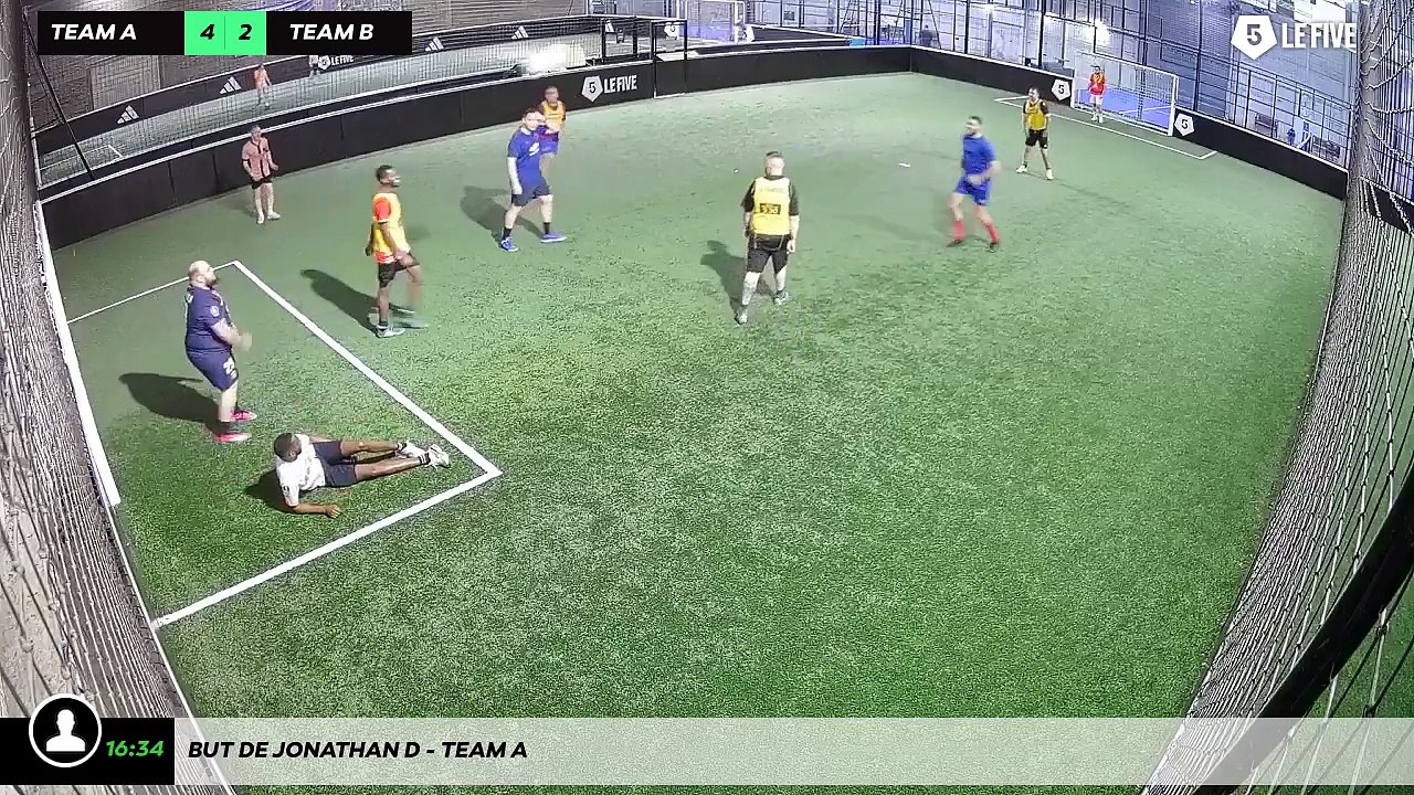 But de Jonathan D - Team A