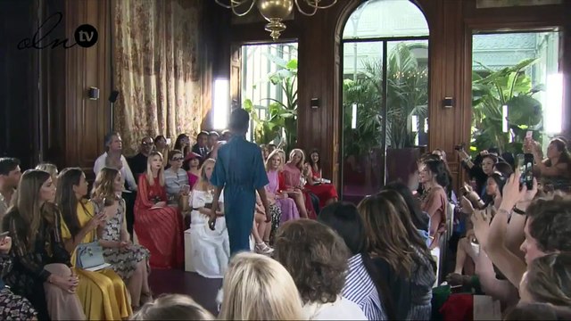 تذكري معنا تصاميم Valentino: واحدة من أجمل مجموعات الهوت كوتور للشتاء المقبل!