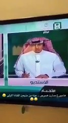 بالفيديو.. مذيع سعودي يقع في موقف محرج عالهواء بسبب خطأ ساخر للغاية!