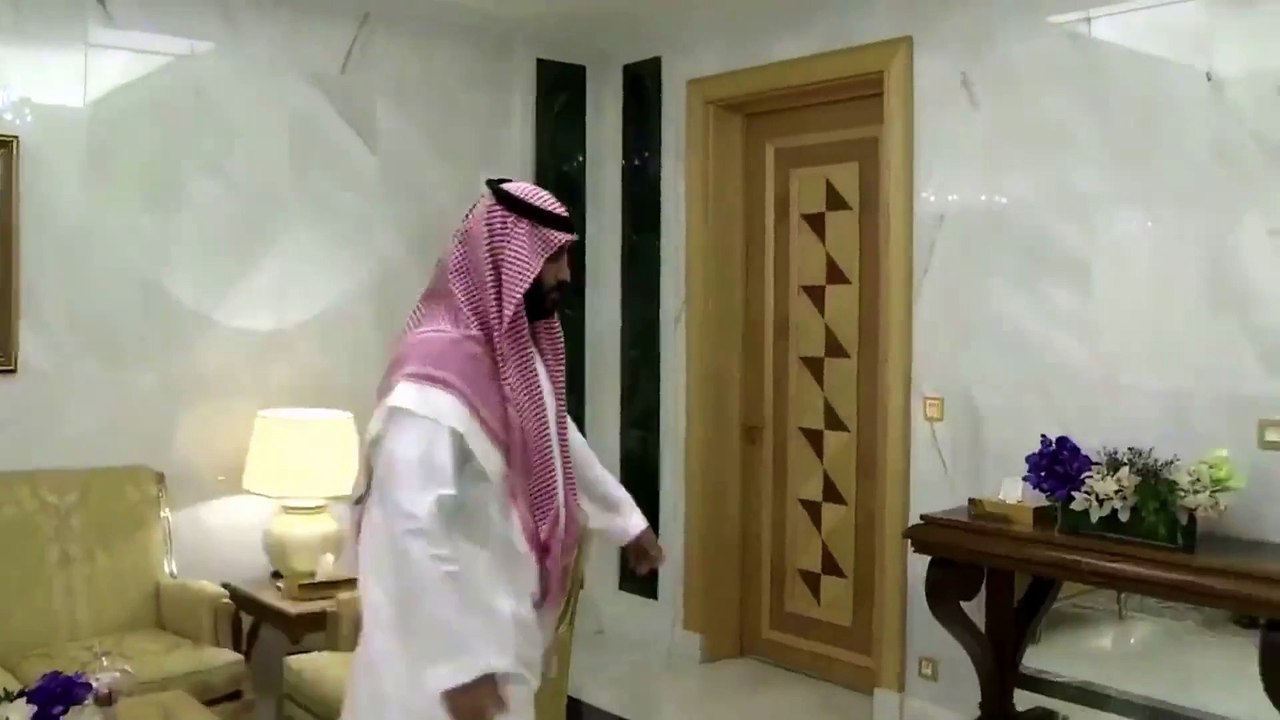 بالفيديو.. توثيق لحظة مبايعة الامير محمد بن نايف للأمير محمد بن سلمان ولياً للعهد