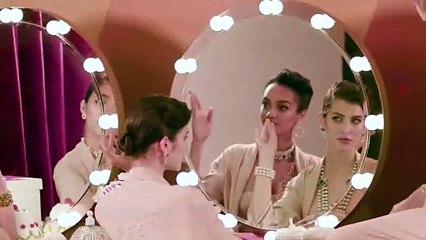 فيديو يأخذك إلى حفل Festa ويكشف لك إطلالات النجمات عن قرب!