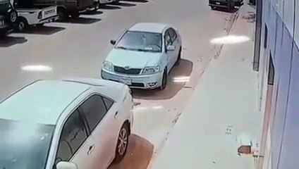 سرقة في وضح النهار تحت تهديد السلاح