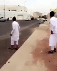 بالفيديو .. مارس التفحيط فكاد أن يتسبب بكارثة