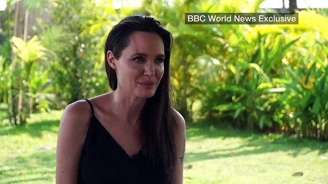 بالفيديو: أنجلينا جولي تخرج عن صمتها تجاه براد بيت