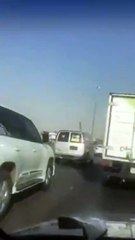 بالفيديو: الاعتداء بالضرب على شخص يغازل المعلمات في طريق عام بالسعودية