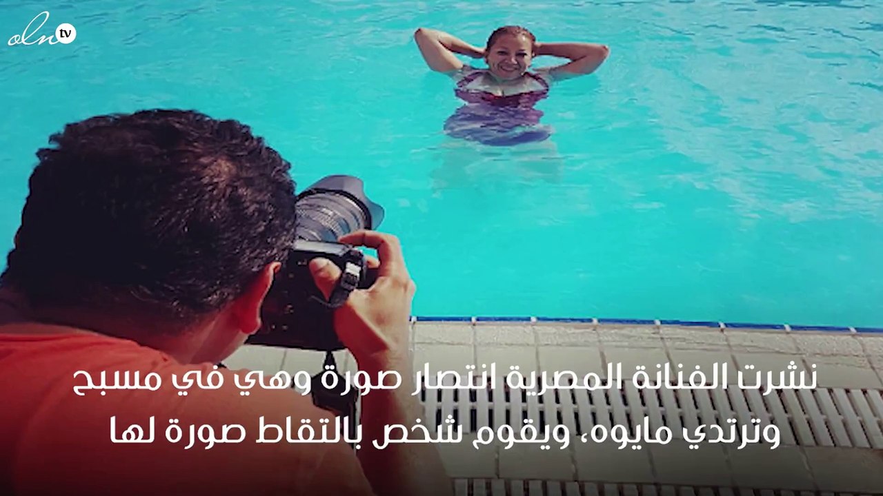 انتصار تنشر أحدث صورها بالمايوه في المسبح!