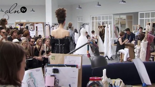 زويا تحاور المشاهير و تنقل لك أجواء عرض شانيل للهوت كوتور