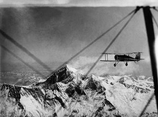El primer vuelo que sobrevoló la cima del Everest cumple 92 años