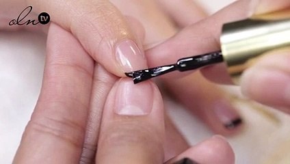 جرّبي طلاء أظافر مستوحى من العباية السوداء