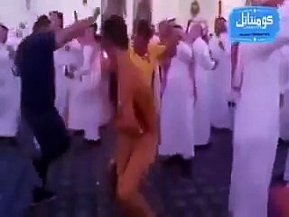 فيديو مضحك يكشف كيف رقص سعوديين على مهرجان مفيش صاحب يتصاحب