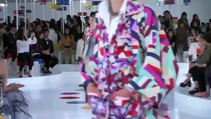 لاغرفيلد يأخذنا برحلة إلى سيول في تشكيلة شانيل كروز 15-16