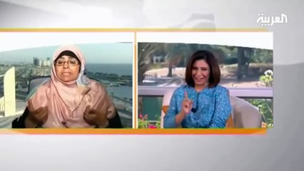 مذيعة سعودية تنفجر بالضحك على الهواء مباشرة