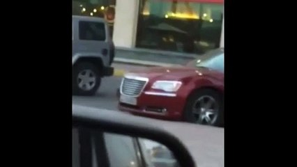 بالفيديو: السماء تمطر أموالاً في دبي!