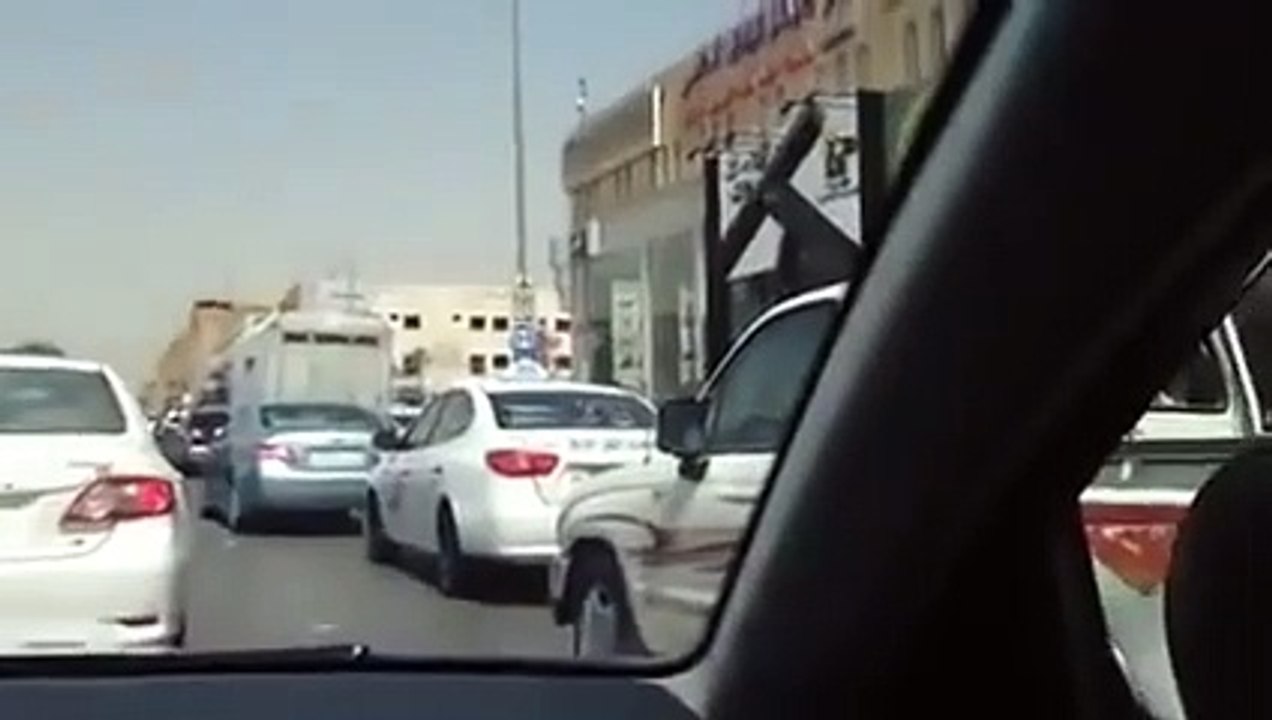 بالفيديو: شاهدي ماذا حدث لسعودية تقود سيارتها برفقة صديقتها
